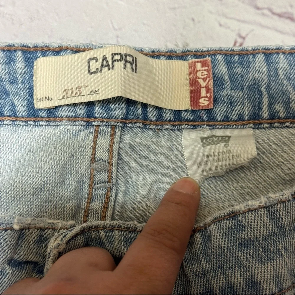 Levi’s 515 Capri Light Blue lightly distressed Denim jeans Women’s Plus size 40 - Picture 11 of 15